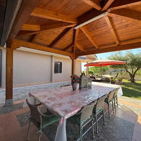 Апартаменты 10 Min Walk From The Sea With Spectacular Views